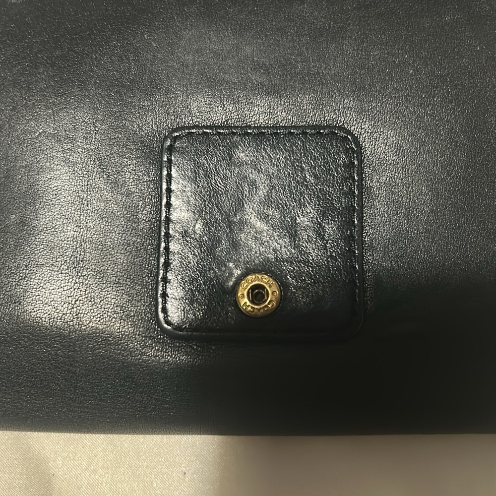 Coach Black Leather three fold wallet with Gold Buckle - Picture 9 of 10